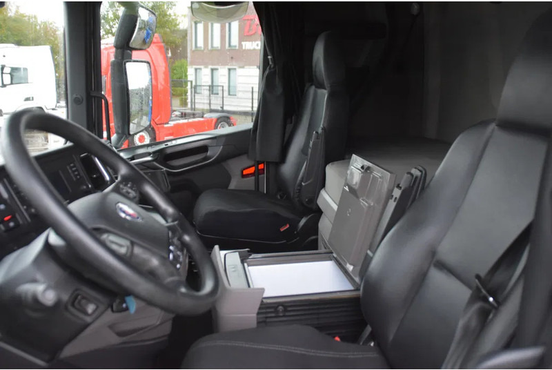 Scania S410 NGS 4x2EB MEGA 95 cm or 103 cm driving height - RETARDER - 773 TKM - FULL AIR - PARK. AIRCO - LEATHER SEATS - 2 x FUEL TANK - Тягач: фото 5 Scania S410 NGS 4x2EB MEGA 95 cm or 103 cm driving height - RETARDER - 773 TKM - FULL AIR - PARK. AIRCO - LEATHER SEATS - 2 x FUEL TANK - Тягач: фото 5