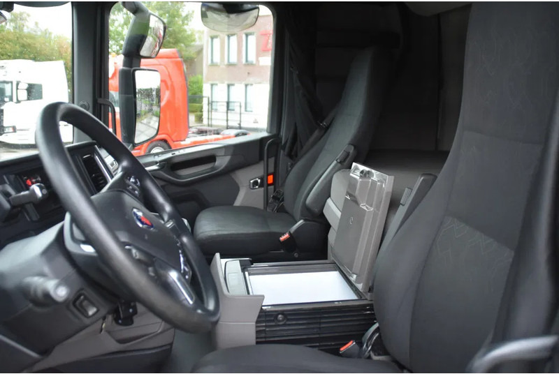 Scania S450 NGS 4x2NB - FULL AIR - 724 TKM - RETARDER - PARK. AIRCO - 2 x FUEL TANKS - TOP CONDITION - - Тягач: фото 5 Scania S450 NGS 4x2NB - FULL AIR - 724 TKM - RETARDER - PARK. AIRCO - 2 x FUEL TANKS - TOP CONDITION - - Тягач: фото 5