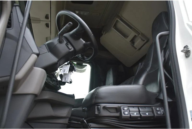 Scania S460 NGS 4x2NB - ONLY 104 TKM - FULL AIR - PARK. AIRCO - LEATHER SEATS - 2 x FUEL TANKS - LED LIGHTS - EXCELLENT CONDITION - - Тягач: фото 4 Scania S460 NGS 4x2NB - ONLY 104 TKM - FULL AIR - PARK. AIRCO - LEATHER SEATS - 2 x FUEL TANKS - LED LIGHTS - EXCELLENT CONDITION - - Тягач: фото 4