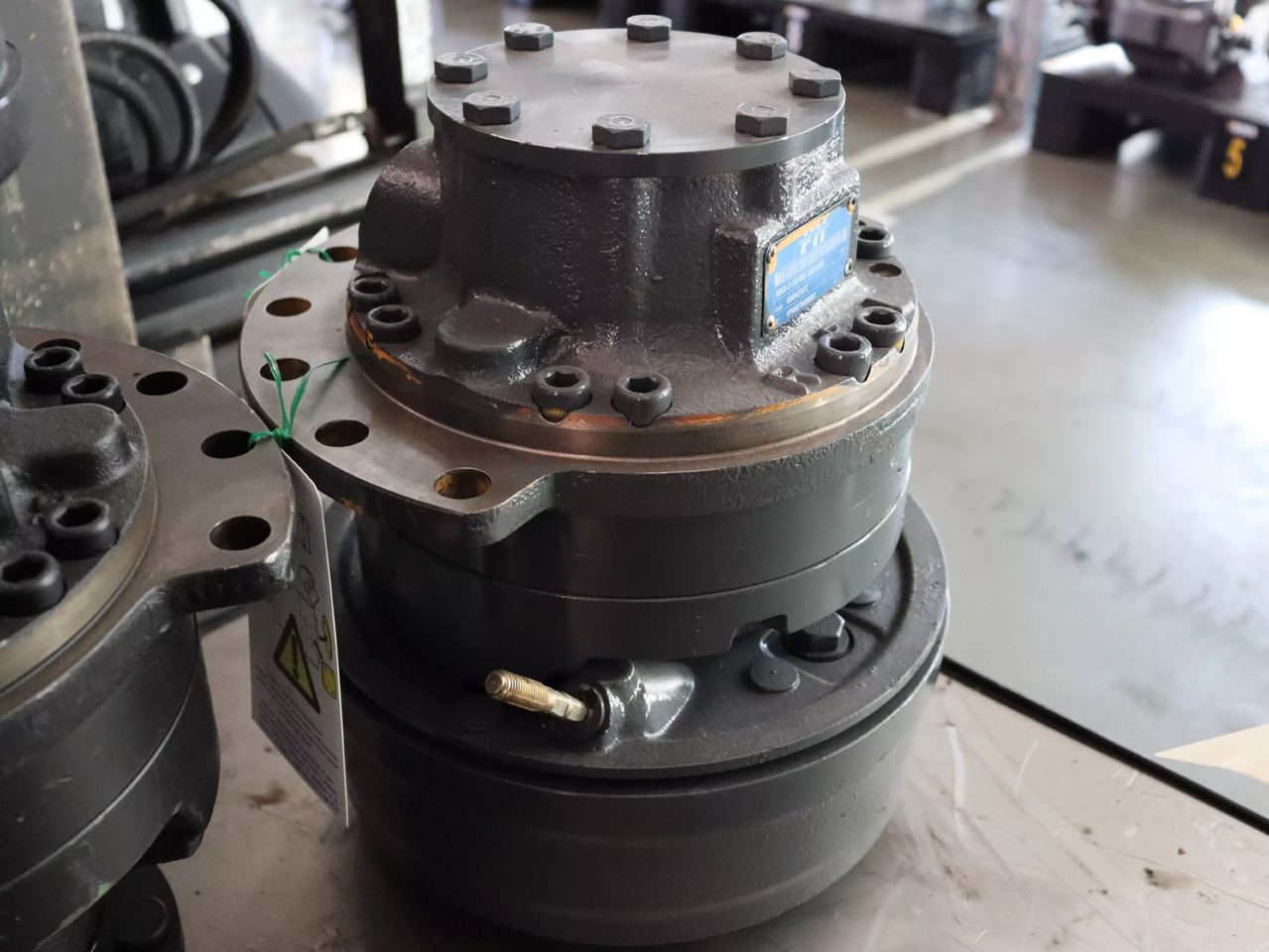 POCLAIN MS05-2-133-R05-1220-E000 - Гидравлический мотор для Погрузочно-разгрузочной техники: фото 1 POCLAIN MS05-2-133-R05-1220-E000 - Гидравлический мотор для Погрузочно-разгрузочной техники: фото 1