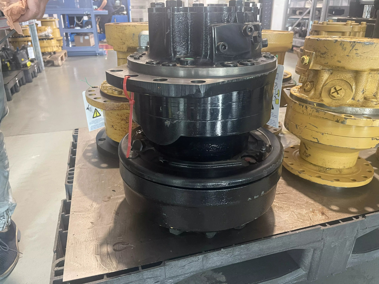 POCLAIN MS11-0-121-R11-1P22-5DEFJ - Гидравлический мотор для Строительной техники: фото 3 POCLAIN MS11-0-121-R11-1P22-5DEFJ - Гидравлический мотор для Строительной техники: фото 3