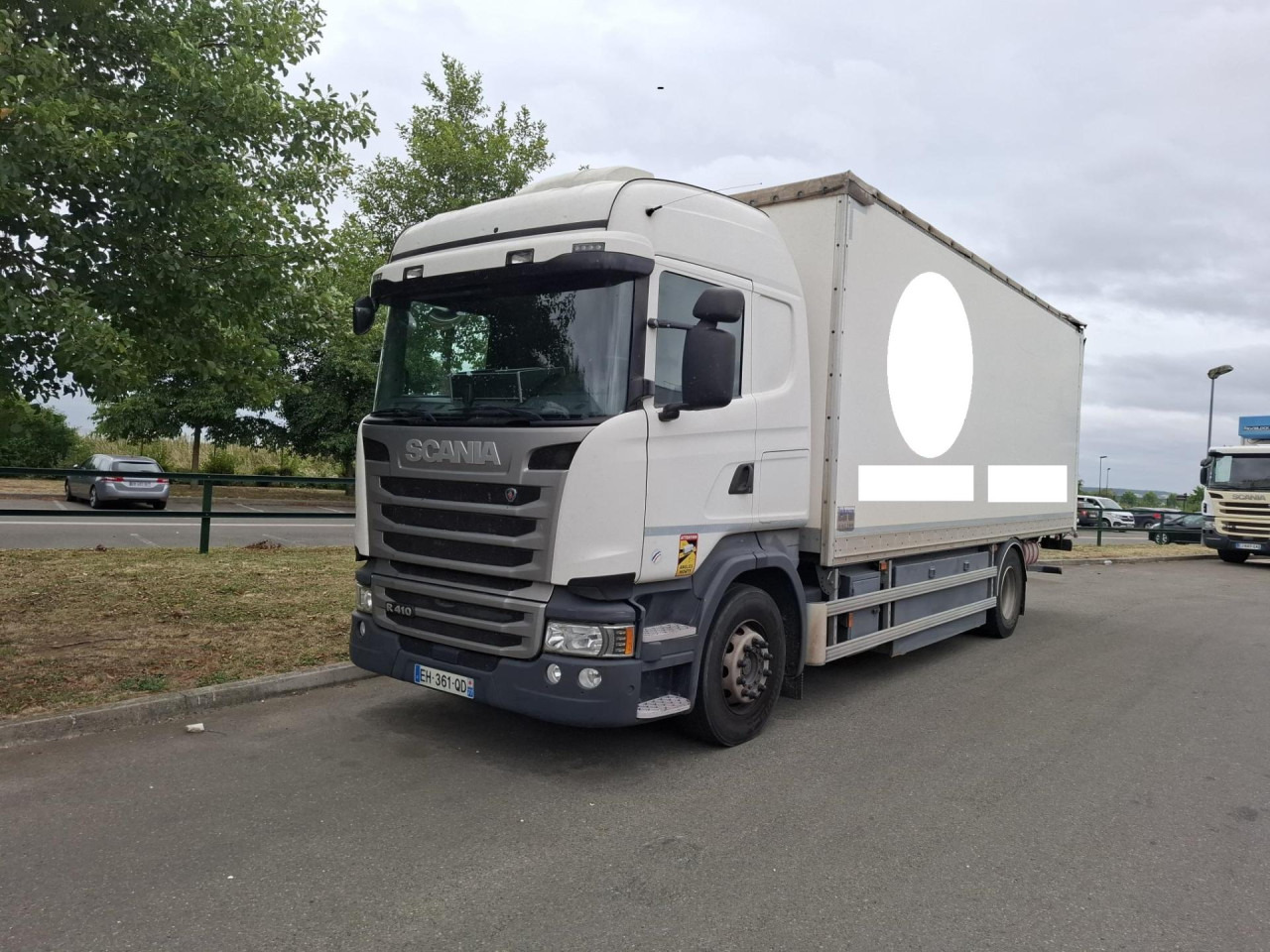 SCANIA SCANIA PORT FOURG HAYON 4 tonnes - Грузовик-шасси: фото 1 SCANIA SCANIA PORT FOURG HAYON 4 tonnes - Грузовик-шасси: фото 1