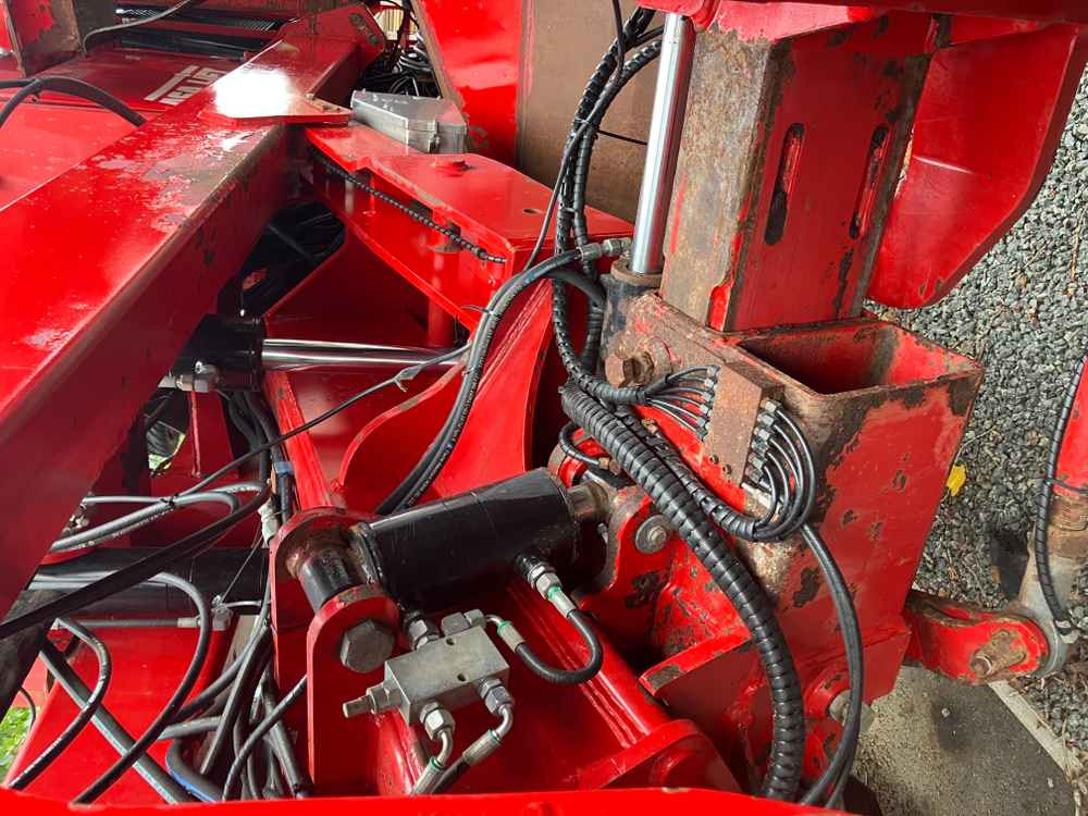 ASA-Lift Red Beet Topper - Уборочная машина для винограда: фото 3 ASA-Lift Red Beet Topper - Уборочная машина для винограда: фото 3