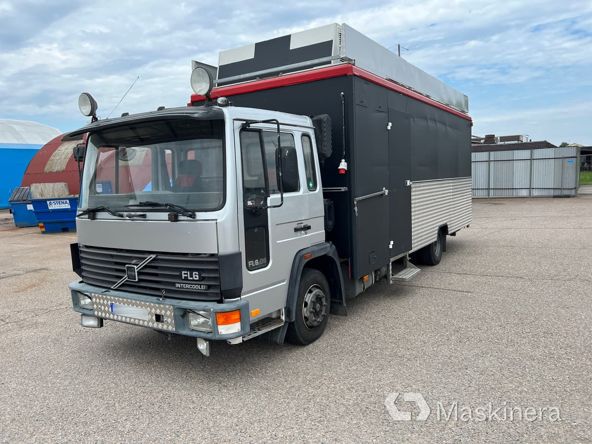 Foodtruck Volvo FL611 4X2 - Торговый грузовик: фото 1 Foodtruck Volvo FL611 4X2 - Торговый грузовик: фото 1
