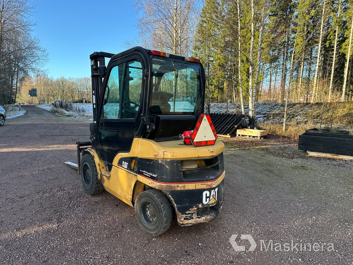 Gaffeltruck Caterpillar DP30N - Дизельный погрузчик: фото 3 Gaffeltruck Caterpillar DP30N - Дизельный погрузчик: фото 3