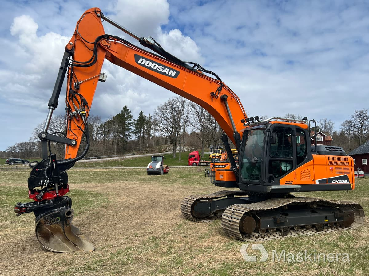 Grävmaskin Doosan DX235NLC-5 med grävsystem - Гусеничный экскаватор: фото 1 Grävmaskin Doosan DX235NLC-5 med grävsystem - Гусеничный экскаватор: фото 1