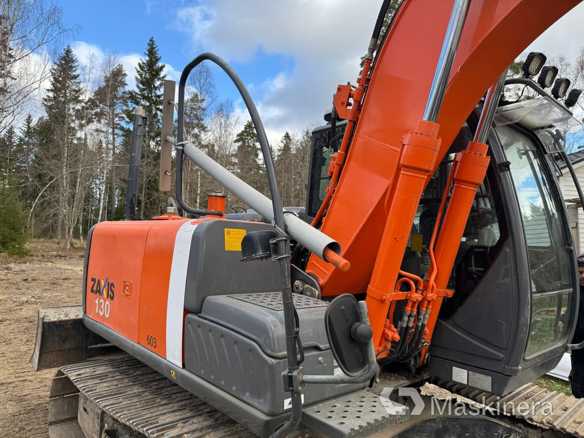 Гусеничный экскаватор Grävmaskin Hitachi ZX130-3: фото 13