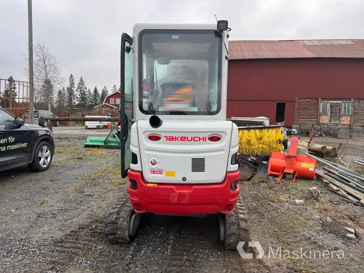 Grävmaskin Takeuchi TB225 - Гусеничный экскаватор: фото 5 Grävmaskin Takeuchi TB225 - Гусеничный экскаватор: фото 5
