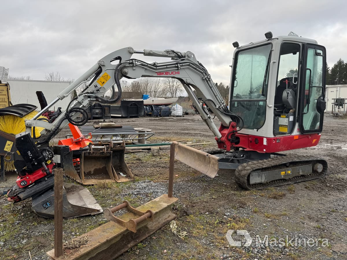 Grävmaskin Takeuchi TB225 - Гусеничный экскаватор: фото 1 Grävmaskin Takeuchi TB225 - Гусеничный экскаватор: фото 1