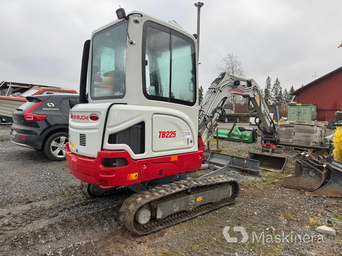 Grävmaskin Takeuchi TB225 - Гусеничный экскаватор: фото 4 Grävmaskin Takeuchi TB225 - Гусеничный экскаватор: фото 4
