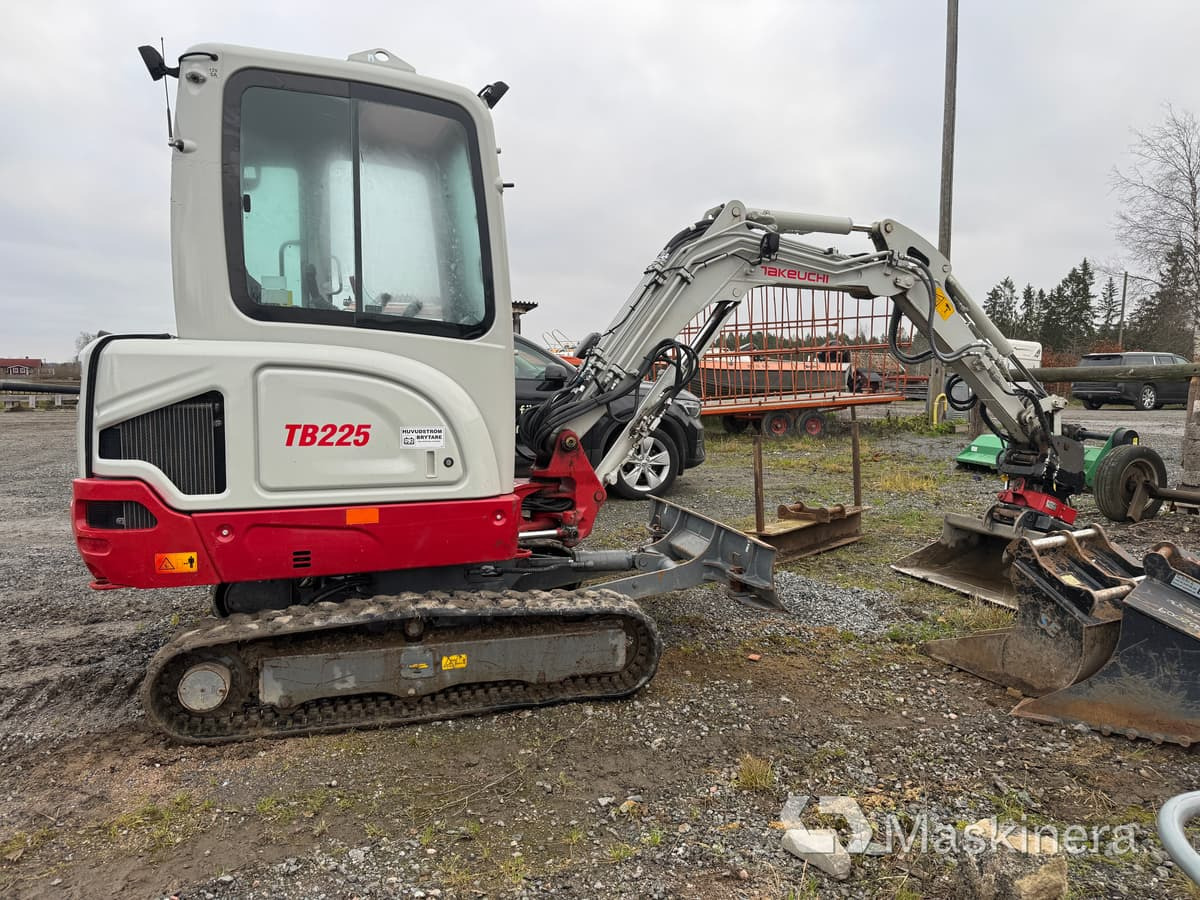 Grävmaskin Takeuchi TB225 - Гусеничный экскаватор: фото 3 Grävmaskin Takeuchi TB225 - Гусеничный экскаватор: фото 3