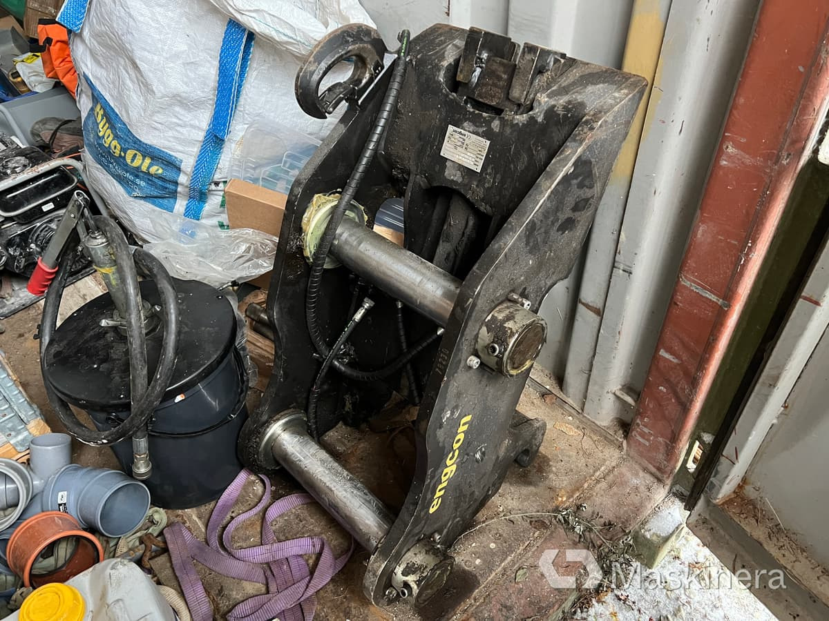 Redskapsfäste B20 Engcon RFS1 - Навесное оборудование для Строительной техники: фото 1 Redskapsfäste B20 Engcon RFS1 - Навесное оборудование для Строительной техники: фото 1