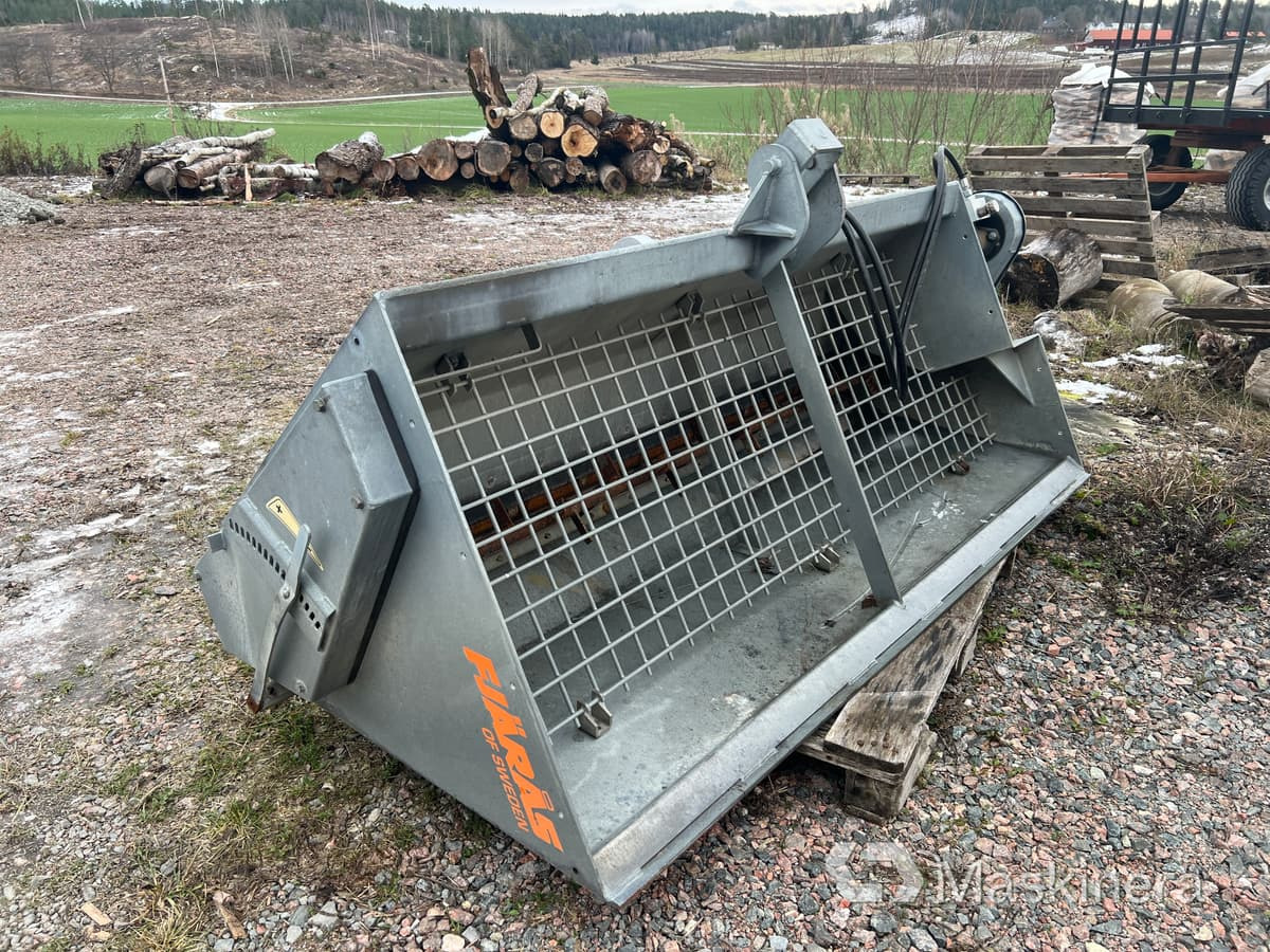 Sandspridare Fjärås - Разбрасыватель песка/ Соли: фото 1 Sandspridare Fjärås - Разбрасыватель песка/ Соли: фото 1