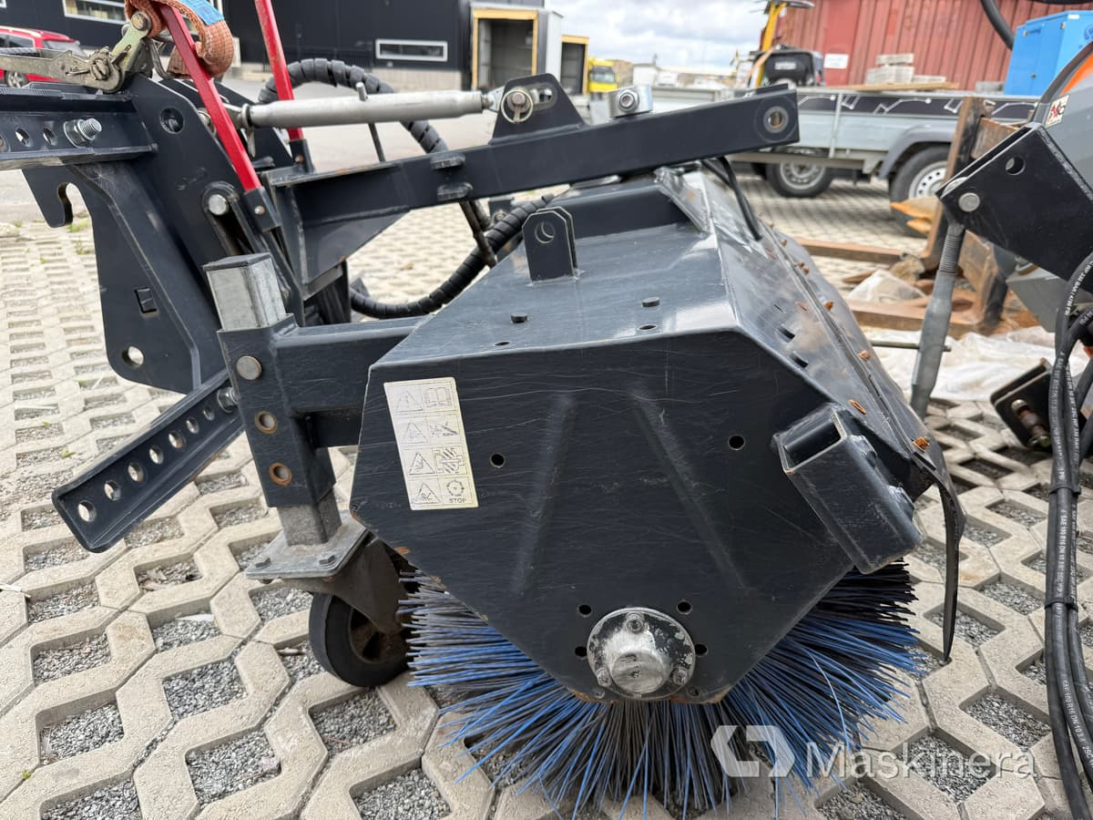 Sopvals Padagas FKM 150 - Подметально-уборочная машина: фото 2 Sopvals Padagas FKM 150 - Подметально-уборочная машина: фото 2