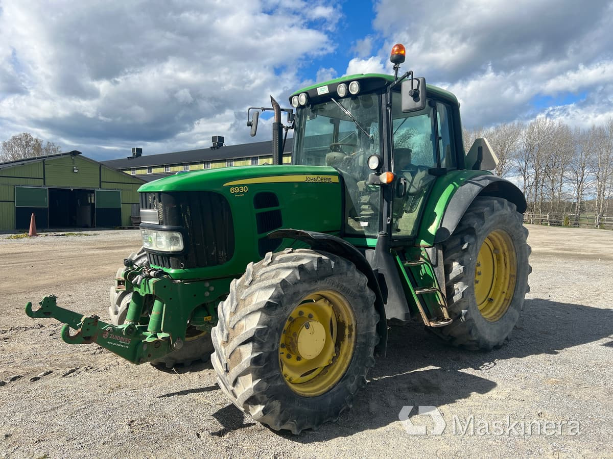 Traktor John Deere 6930 Premium med frontlyft - Трактор: фото 1 Traktor John Deere 6930 Premium med frontlyft - Трактор: фото 1