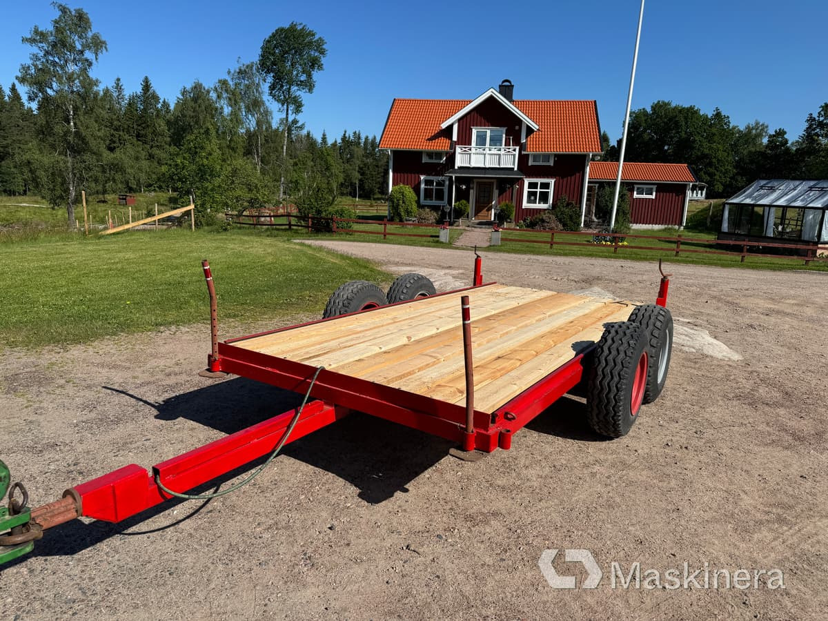 Traktordragen Maskintrailer 2-axlad - Низкорамный прицеп: фото 2 Traktordragen Maskintrailer 2-axlad - Низкорамный прицеп: фото 2