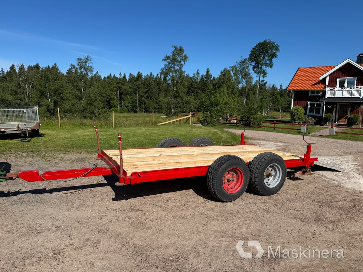 Traktordragen Maskintrailer 2-axlad - Низкорамный прицеп: фото 1 Traktordragen Maskintrailer 2-axlad - Низкорамный прицеп: фото 1