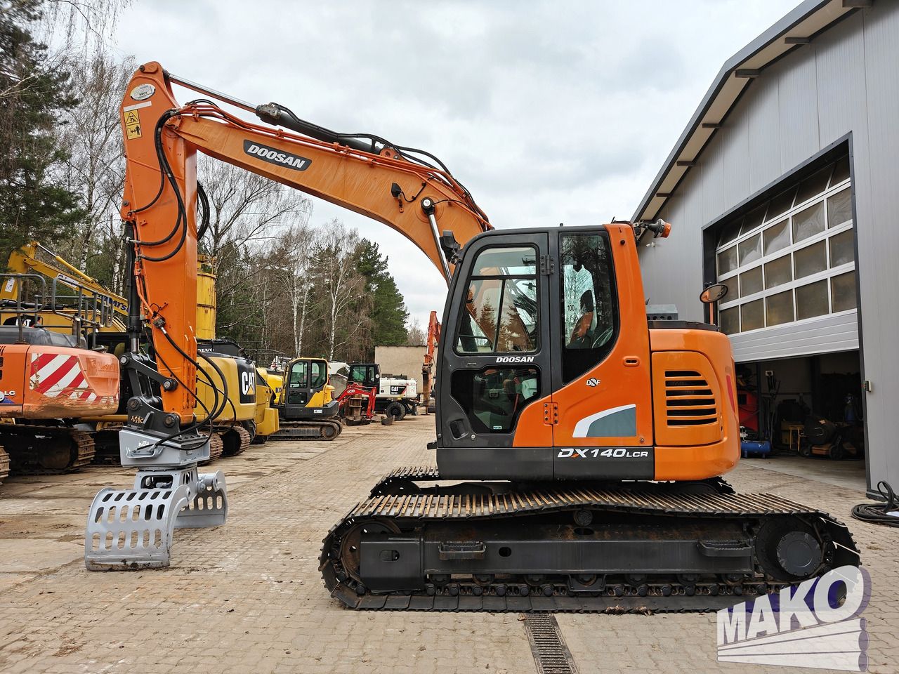 DOOSAN DX140LCR-5 - Гусеничный экскаватор: фото 2 DOOSAN DX140LCR-5 - Гусеничный экскаватор: фото 2