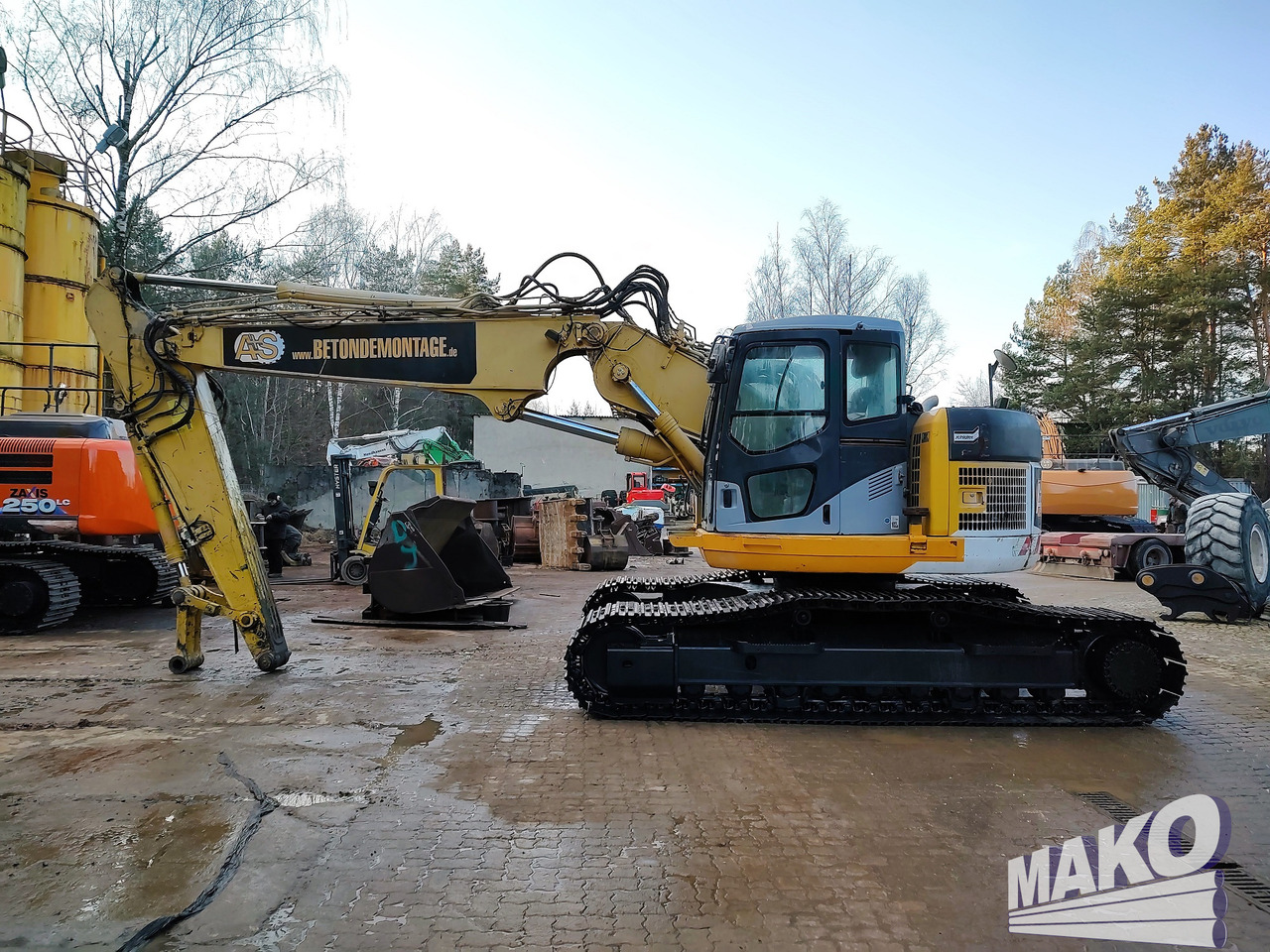 KOMATSU PC228USLC-3 - Гусеничный экскаватор: фото 1 KOMATSU PC228USLC-3 - Гусеничный экскаватор: фото 1
