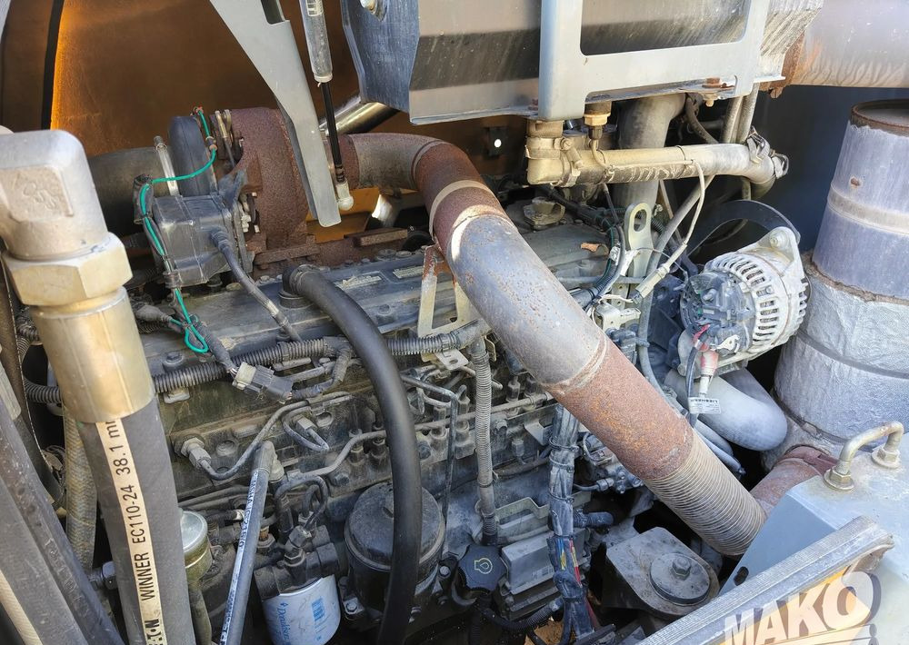 Колёсный погрузчик Liebherr L566: фото 16 Колёсный погрузчик Liebherr L566: фото 16