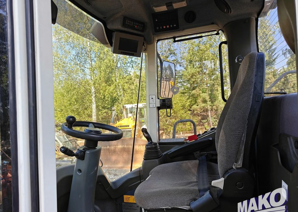 Колёсный погрузчик Liebherr L566: фото 10 Колёсный погрузчик Liebherr L566: фото 10