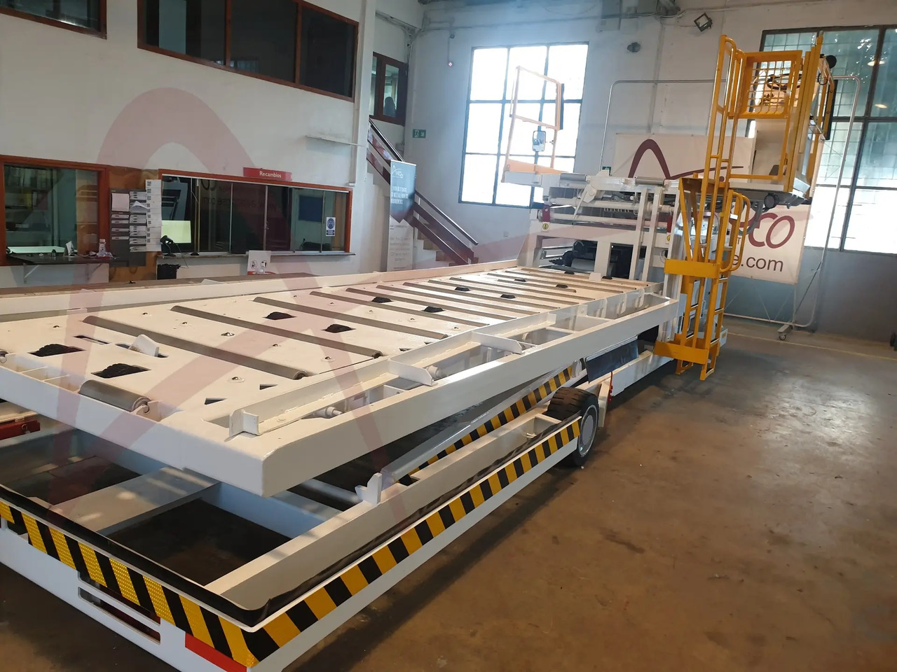 AIR MARREL LAM 3500 DP/R8 - Перегружатель контейнеров и паллет: фото 3 AIR MARREL LAM 3500 DP/R8 - Перегружатель контейнеров и паллет: фото 3