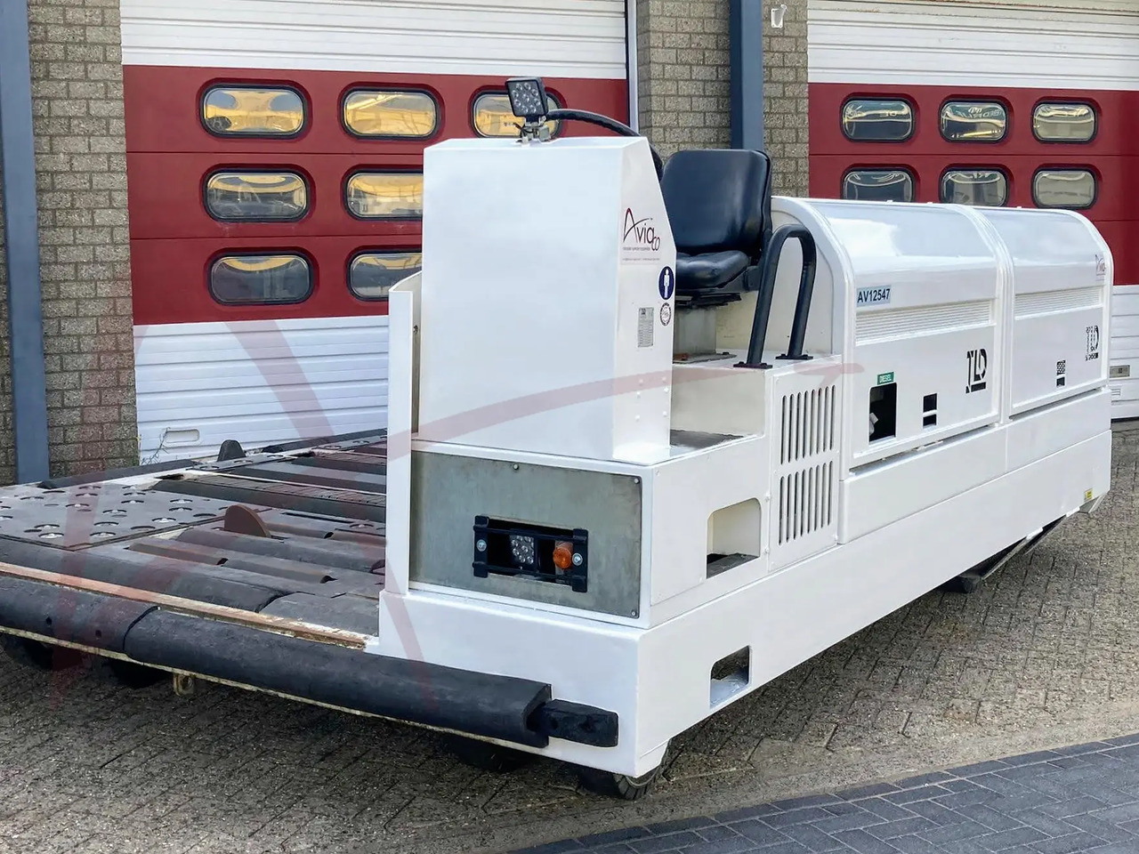 TLD TF10 FTC - Аэродромная техника: фото 1 TLD TF10 FTC - Аэродромная техника: фото 1