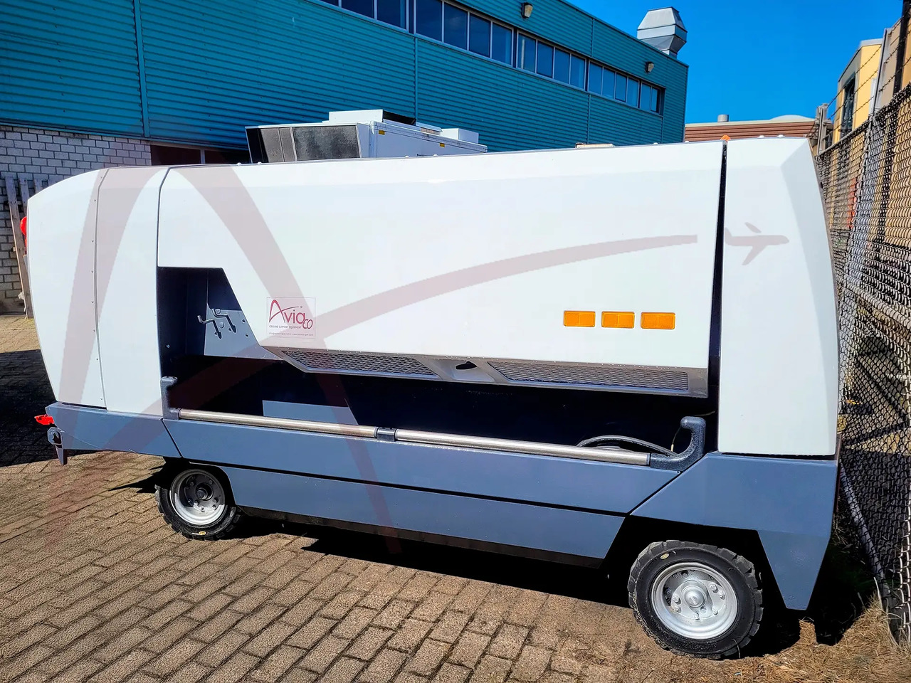 HITZINGER 100MDI1 - Аэродромный источник питания: фото 2 HITZINGER 100MDI1 - Аэродромный источник питания: фото 2