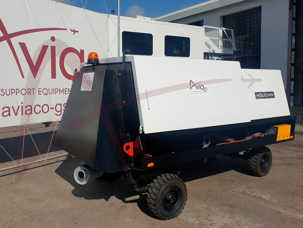 HOUCHIN 690 - Аэродромный источник питания: фото 2 HOUCHIN 690 - Аэродромный источник питания: фото 2