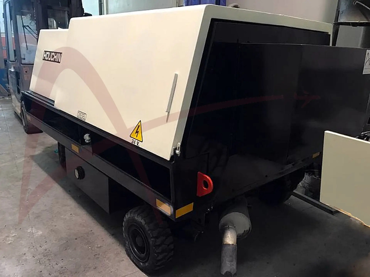 HOUCHIN D690DV - Аэродромный источник питания: фото 3 HOUCHIN D690DV - Аэродромный источник питания: фото 3