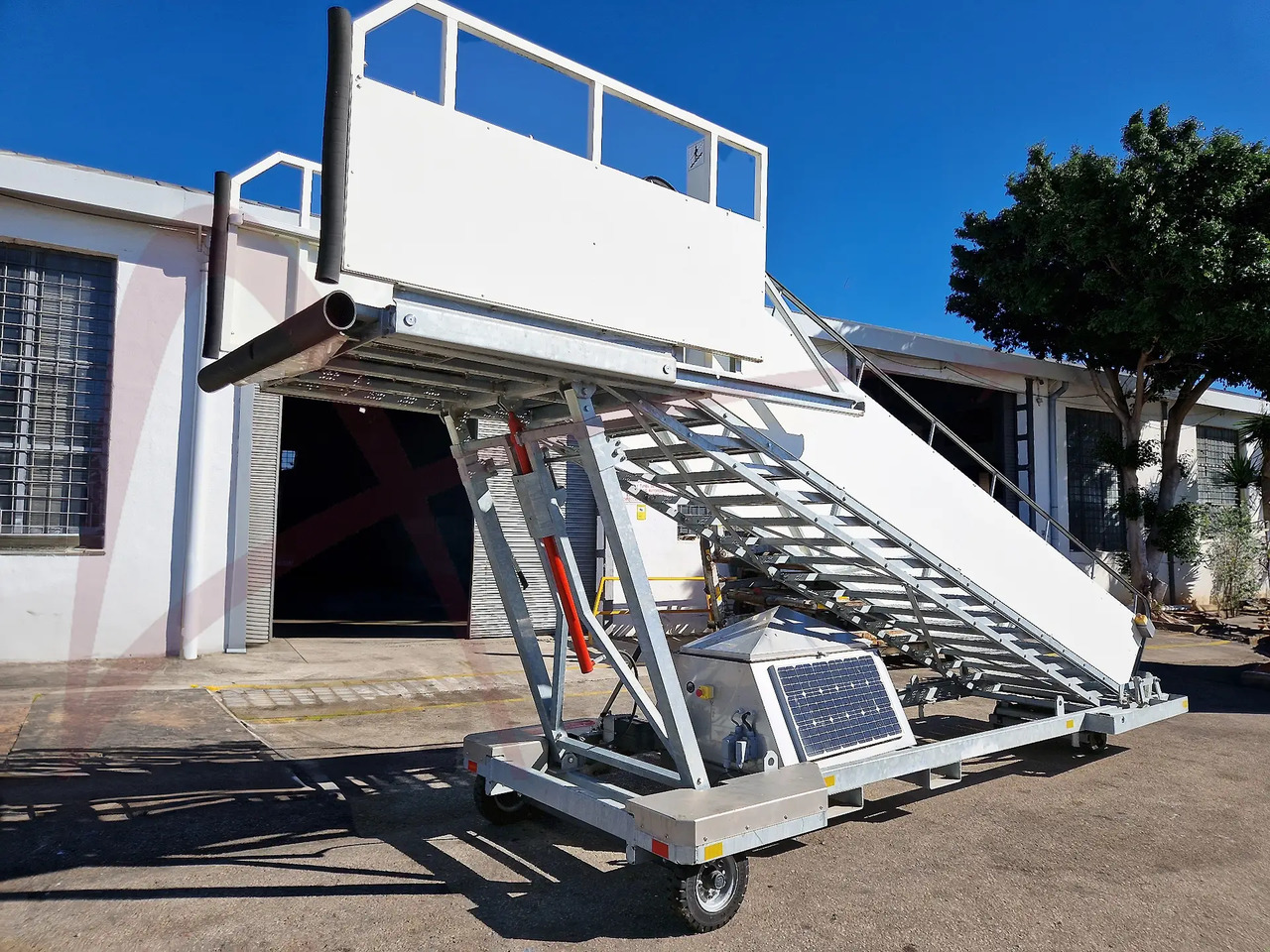 SPS PT-18_2 - Пассажирский трап: фото 1 SPS PT-18_2 - Пассажирский трап: фото 1