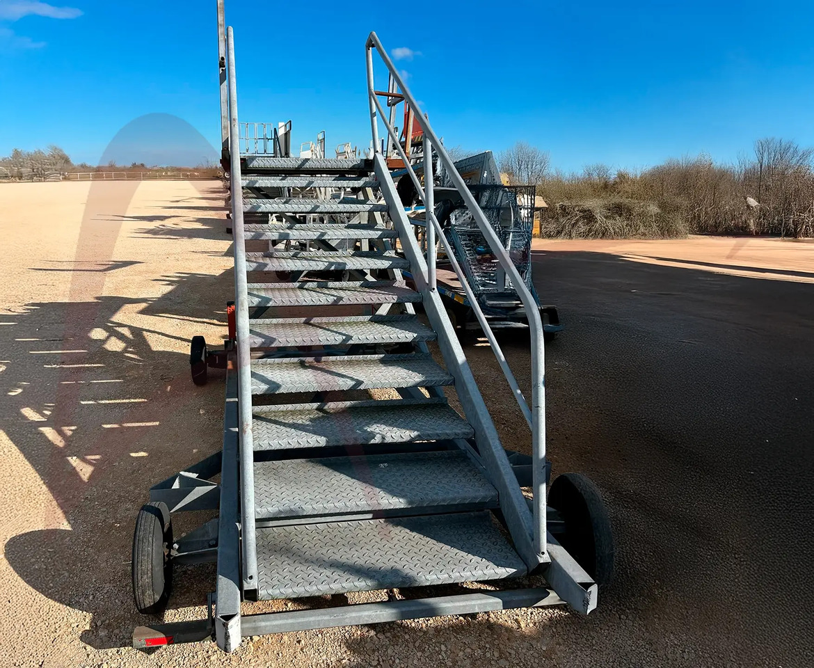 TCG CS-11 - Пассажирский трап: фото 1 TCG CS-11 - Пассажирский трап: фото 1