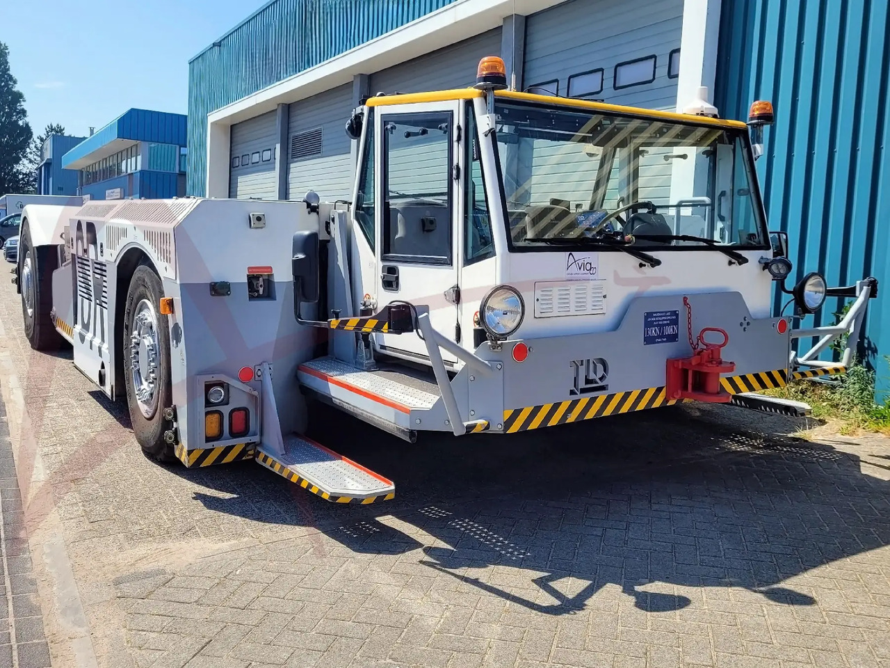 TLD TPX-500-MTS - Аэродромный тягач: фото 1 TLD TPX-500-MTS - Аэродромный тягач: фото 1