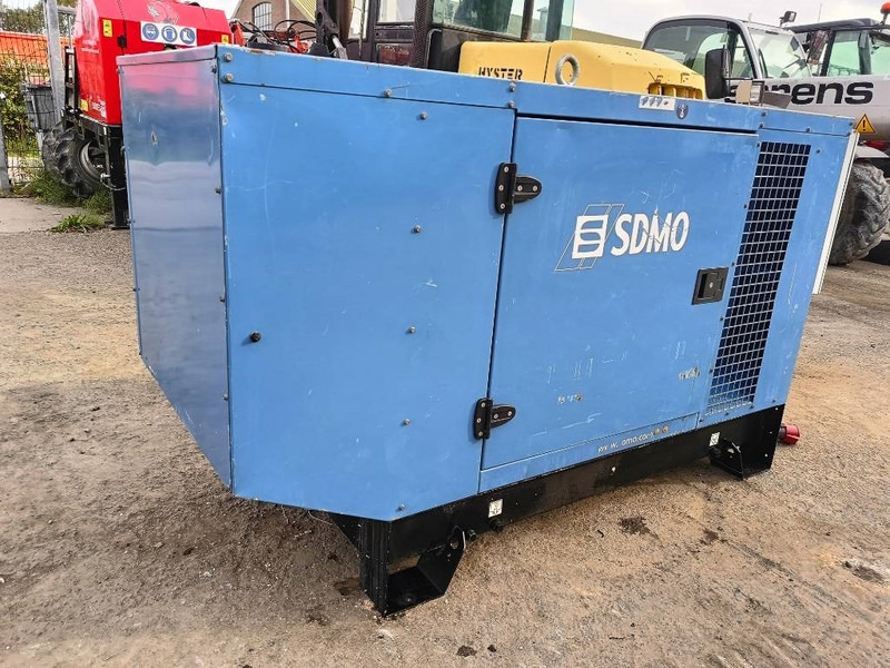 SDMO J 44 K 44kva 64 A 35 kw generator aggregaat silent - Электрогенератор: фото 3 SDMO J 44 K 44kva 64 A 35 kw generator aggregaat silent - Электрогенератор: фото 3