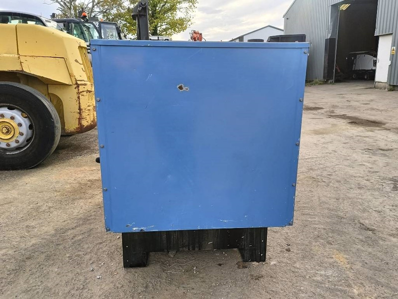 SDMO J 44 K 44kva 64 A 35 kw generator aggregaat silent - Электрогенератор: фото 5 SDMO J 44 K 44kva 64 A 35 kw generator aggregaat silent - Электрогенератор: фото 5