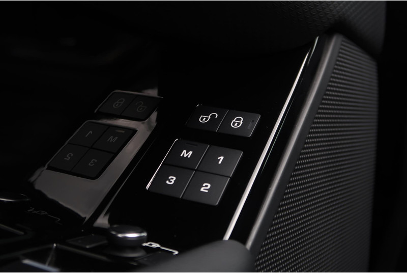 Внедорожник Land Rover Range Rover Velar 2.0 I4 Turbo AWD R-Dynamic P300S HSE PANO/ LED/ MEMORY/ CAMERA/ ACC/ KEYLESS/ TREKHAAK: фото 13