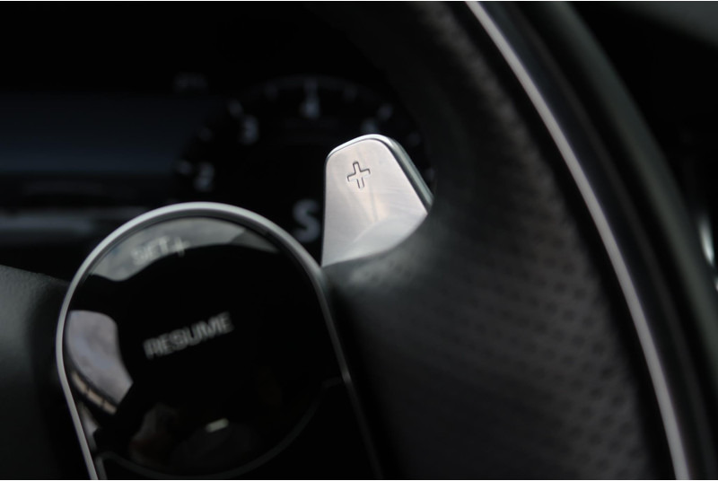 Внедорожник Land Rover Range Rover Velar 2.0 I4 Turbo AWD R-Dynamic P300S HSE PANO/ LED/ MEMORY/ CAMERA/ ACC/ KEYLESS/ TREKHAAK: фото 19