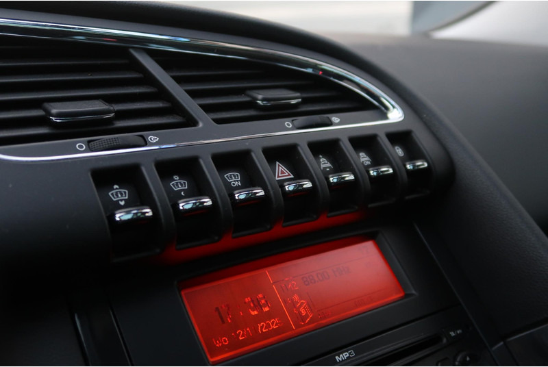 Peugeot 3008 1.6 VTi Première CRUISE/ PANO/ CLIMA/ HEAD-UP/ ETC. - Легковой автомобиль: фото 5 Peugeot 3008 1.6 VTi Première CRUISE/ PANO/ CLIMA/ HEAD-UP/ ETC. - Легковой автомобиль: фото 5