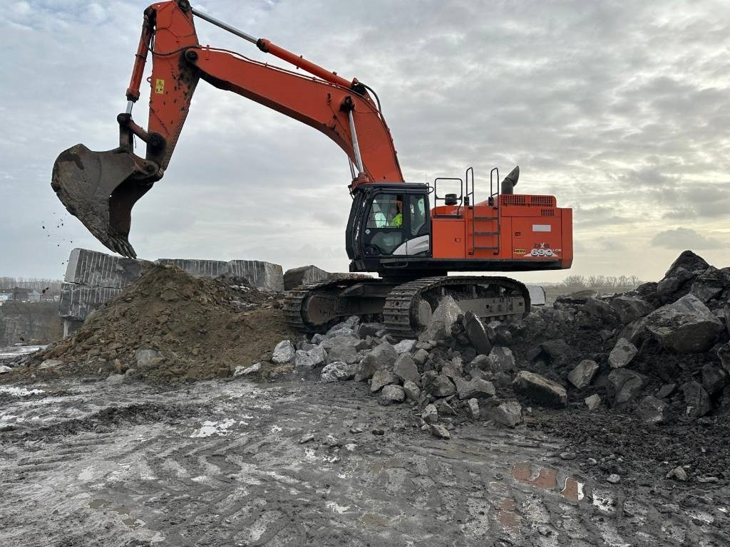 Hitachi ZX690 LCR - 6 - Гусеничный экскаватор: фото 1 Hitachi ZX690 LCR - 6 - Гусеничный экскаватор: фото 1