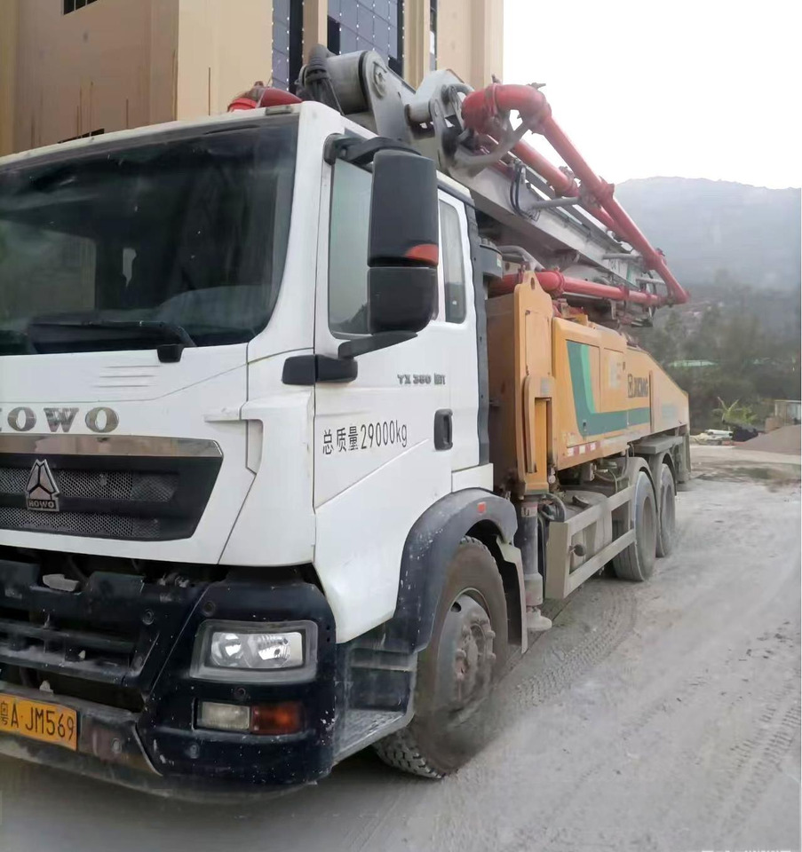 XCMG Manufacturer Concrete Pump Machine HB43V Used 43m HOWO Small Concrete Pumps Truck For Sale - Автобетононасос: фото 2 XCMG Manufacturer Concrete Pump Machine HB43V Used 43m HOWO Small Concrete Pumps Truck For Sale - Автобетононасос: фото 2