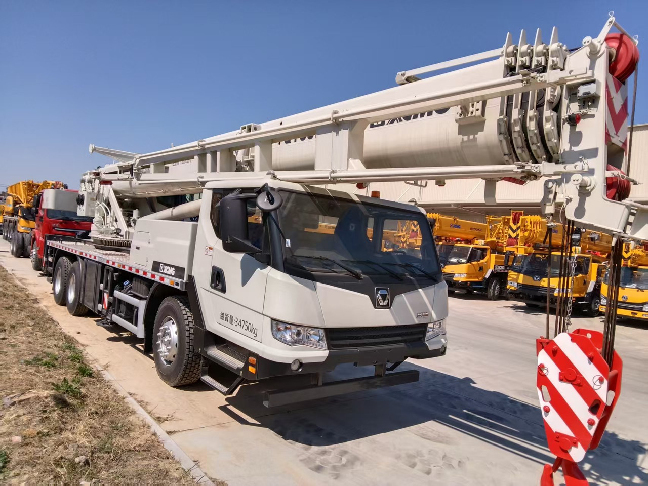 XCMG Official Construction Mini Mobile Crane QY30_TW 30 ton Used Small Hydraulic Crane Price - Мобильный кран: фото 3 XCMG Official Construction Mini Mobile Crane QY30_TW 30 ton Used Small Hydraulic Crane Price - Мобильный кран: фото 3