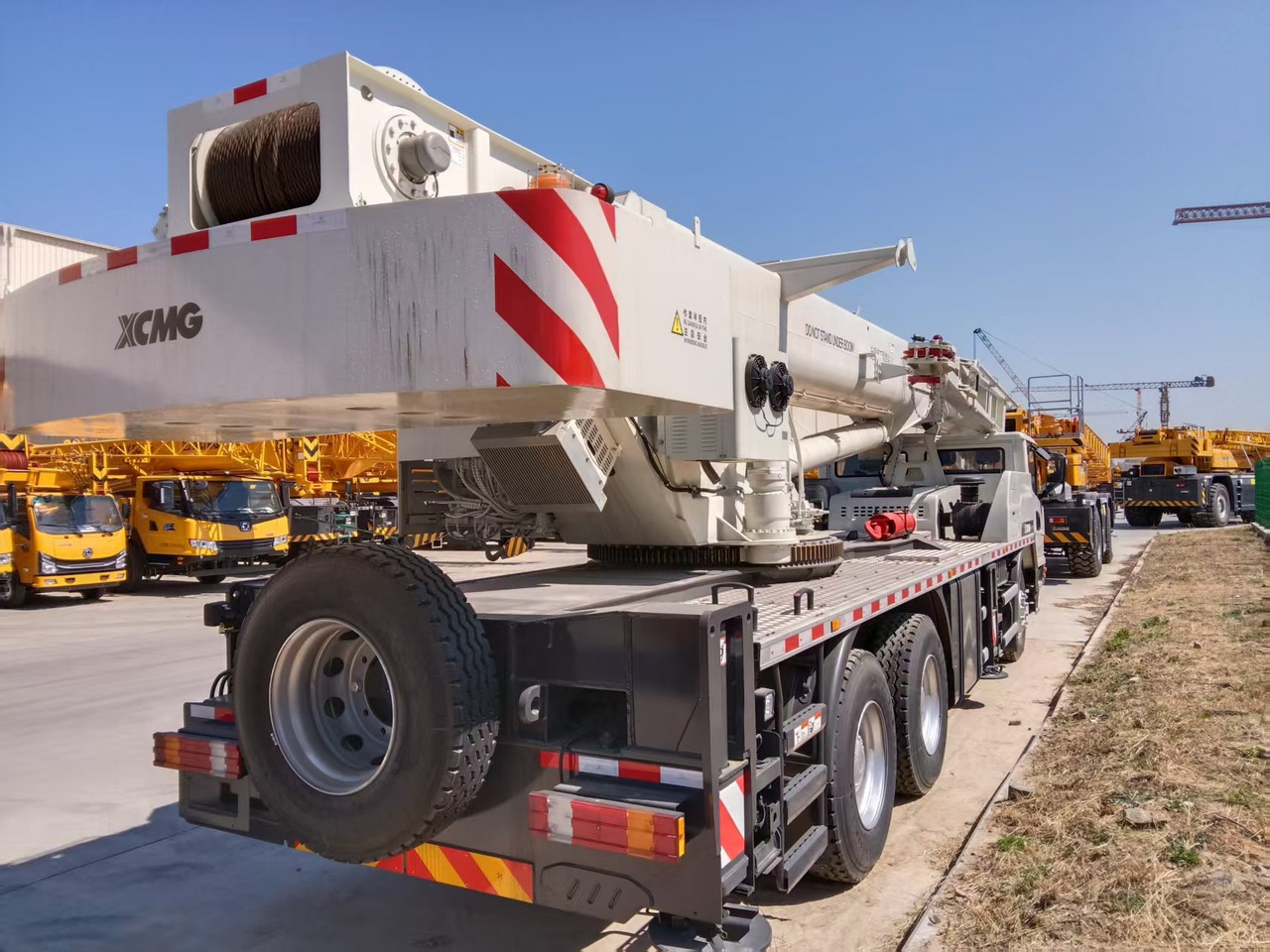 XCMG Official Construction Mini Mobile Crane QY30_TW 30 ton Used Small Hydraulic Crane Price - Мобильный кран: фото 2 XCMG Official Construction Mini Mobile Crane QY30_TW 30 ton Used Small Hydraulic Crane Price - Мобильный кран: фото 2