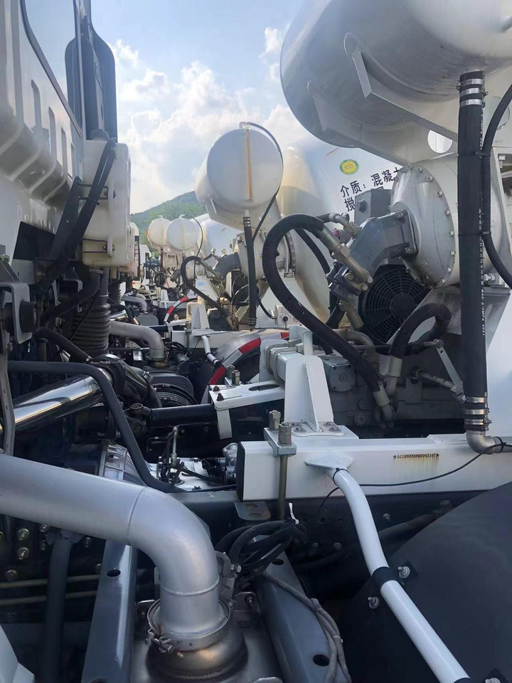 XCMG Official G12V Used Cement Mixer Truck Second Hand Diesel Concrete Mixer Truck лизинг XCMG Official G12V Used Cement Mixer Truck Second Hand Diesel Concrete Mixer Truck: фото 6