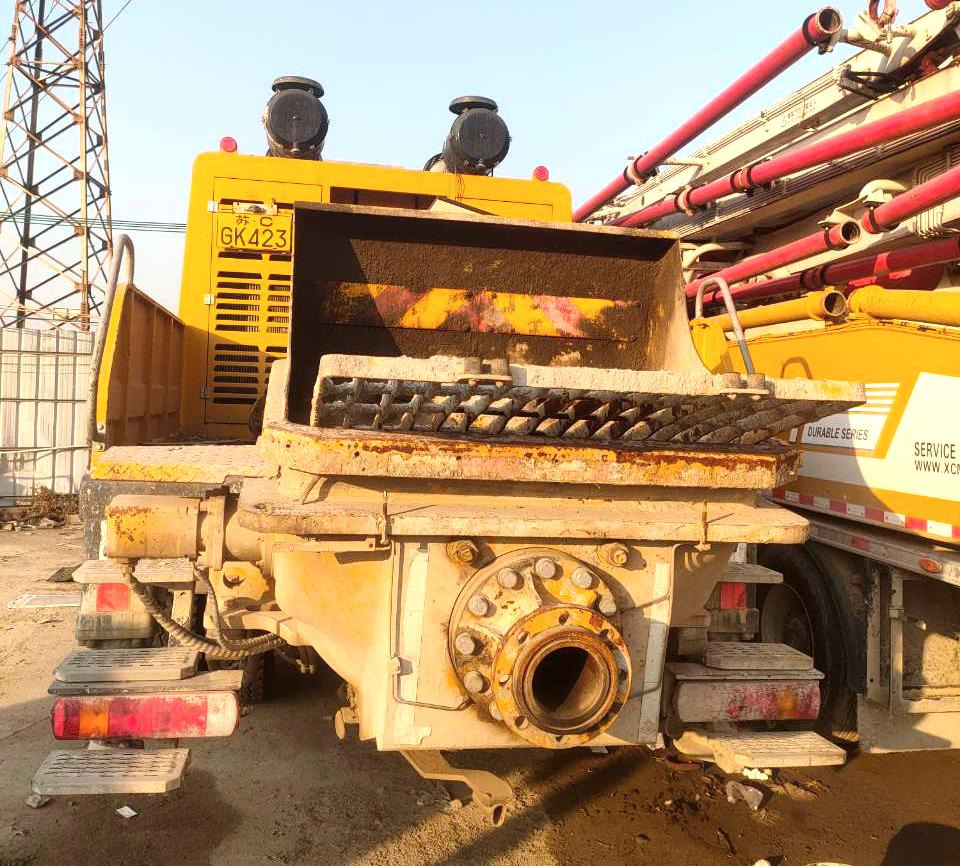 XCMG Official HBC10050V Second Hand Truck Mounted Line Concrete Pump With High Quality - Оборудование для бетонных работ: фото 4 XCMG Official HBC10050V Second Hand Truck Mounted Line Concrete Pump With High Quality - Оборудование для бетонных работ: фото 4