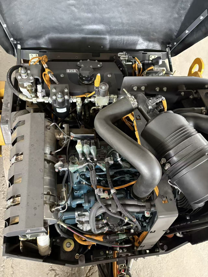 Каток тротуарный XCMG XD140VT 4ton small Light Diesel Vibratory Road Roller: фото 9