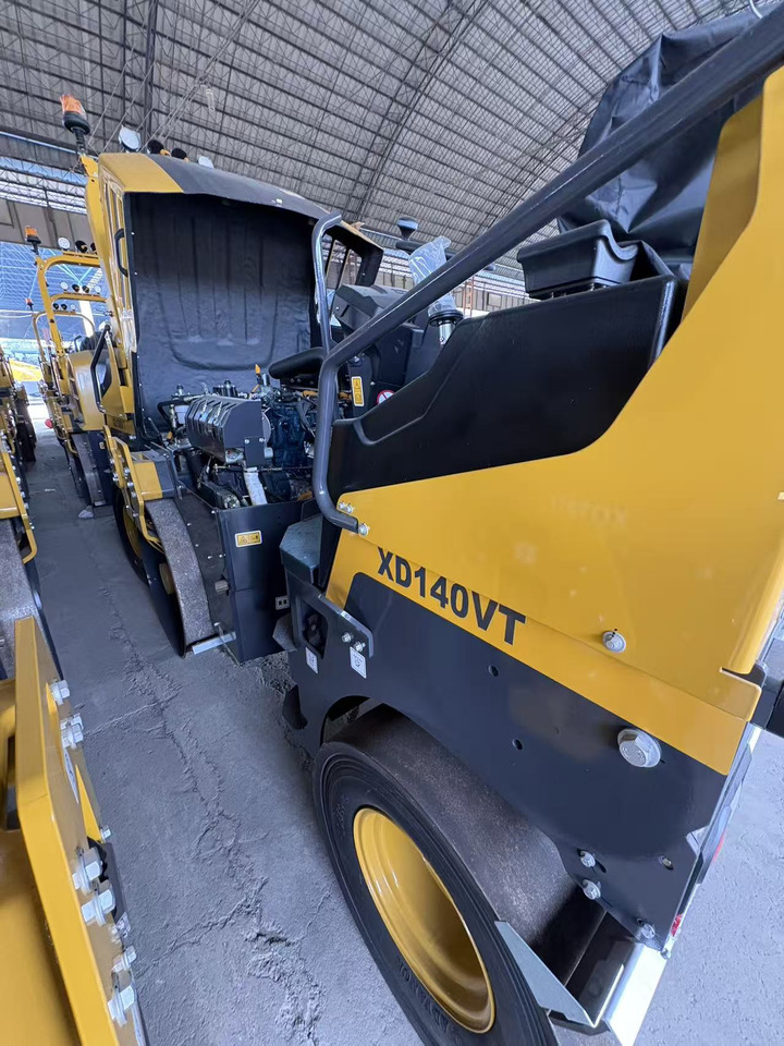 Каток тротуарный XCMG XD140VT 4ton small Light Diesel Vibratory Road Roller: фото 11