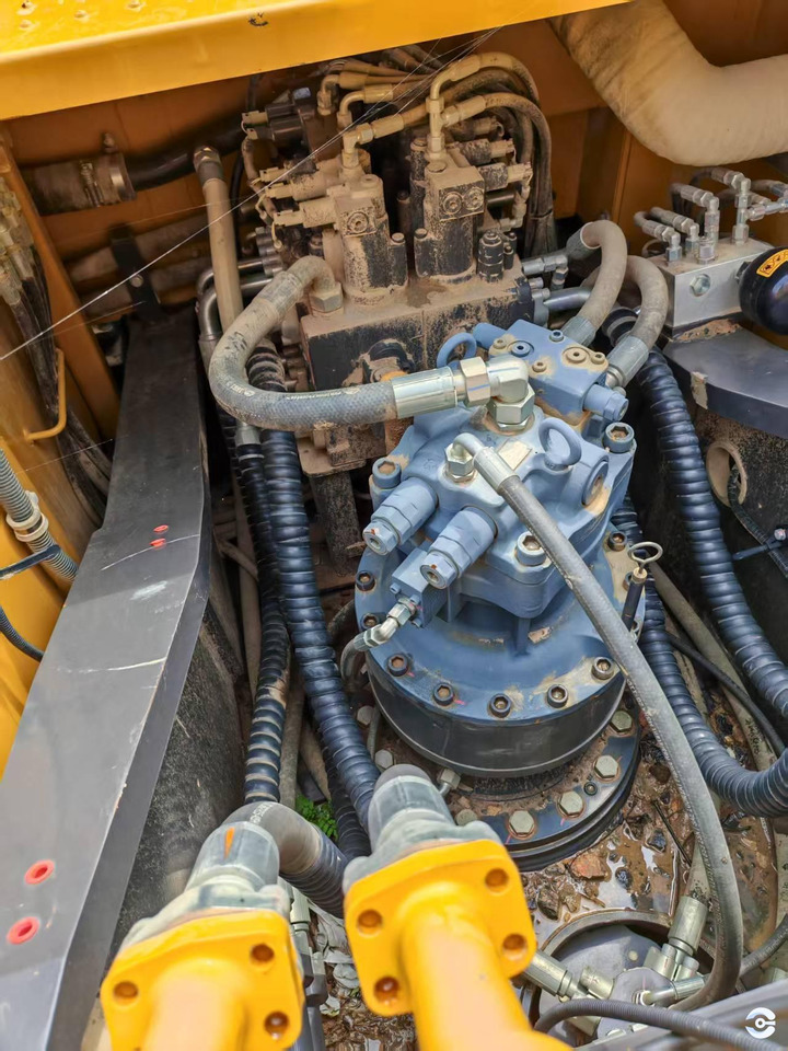 XCMG XE245G 24ton medium diesel excavator with good condition for sale - Гусеничный экскаватор: фото 5 XCMG XE245G 24ton medium diesel excavator with good condition for sale - Гусеничный экскаватор: фото 5