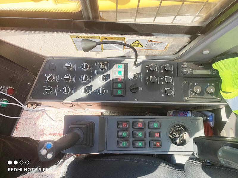 XCMG XGC200 200 tons hydraulic boom used crawler crane 2019 with good condition - Гусеничный кран: фото 3 XCMG XGC200 200 tons hydraulic boom used crawler crane 2019 with good condition - Гусеничный кран: фото 3