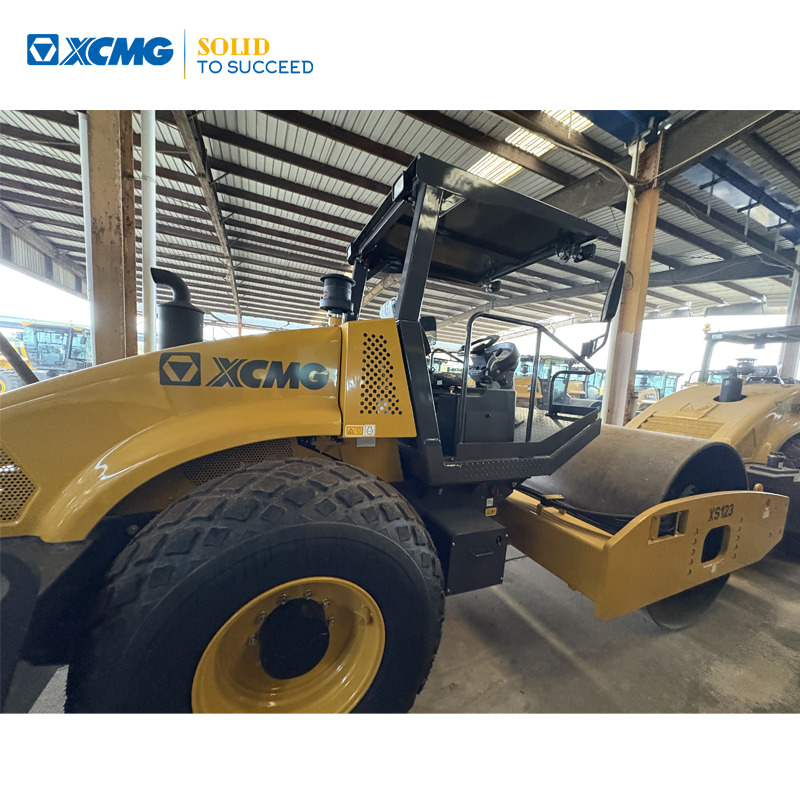 XCMG XS123 12ton used hydraulic road roller price - Дорожный каток: фото 1 XCMG XS123 12ton used hydraulic road roller price - Дорожный каток: фото 1
