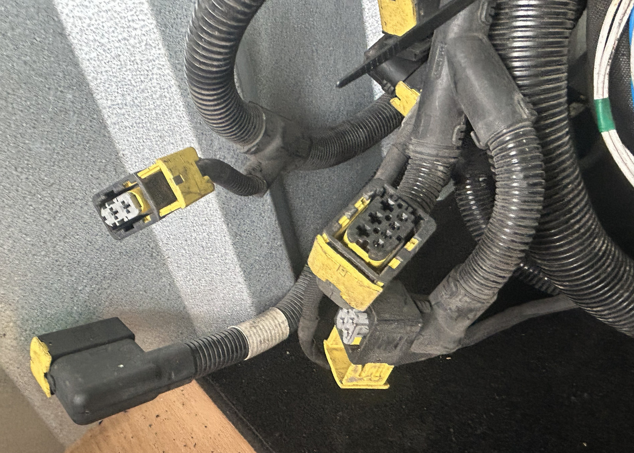 DAF XF 106 CHASSIS MAIN ELECTRICAL HARNESS - Кабели/ Провода: фото 4 DAF XF 106 CHASSIS MAIN ELECTRICAL HARNESS - Кабели/ Провода: фото 4